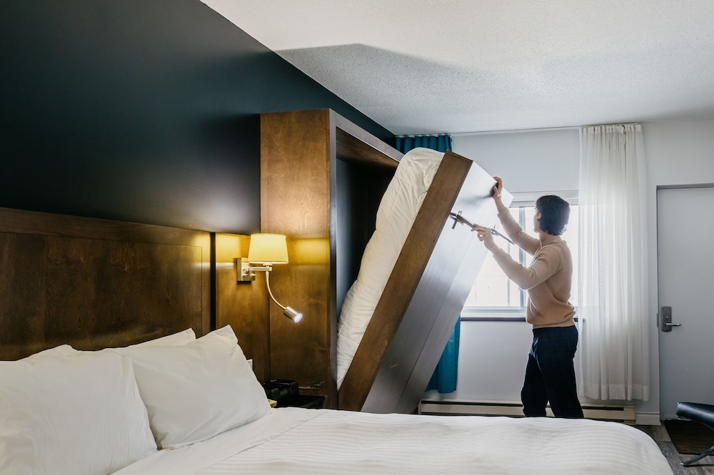 Comfort Room, 1 Queen And 1 Murphy Bed, Partial View (Ground Level) photo 1