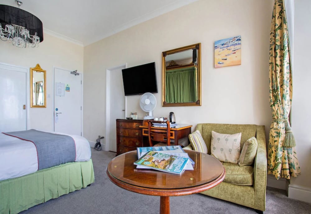 Superior Double Room, Ensuite, Sea View (with bath or shower) - Photo 13