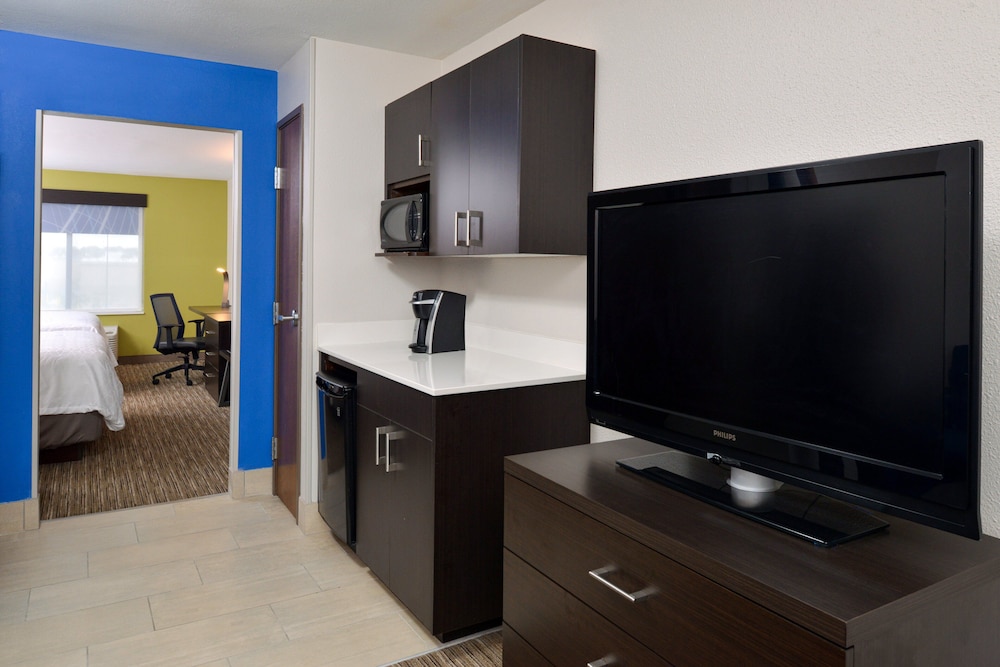 Suite, Multiple Beds - Photo 8