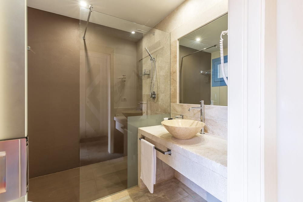 Suite, Multiple Beds - Photo 6
