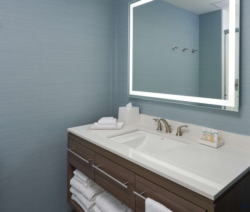Suite, 1 King Bed, Accessible, Ocean View - Photo 1