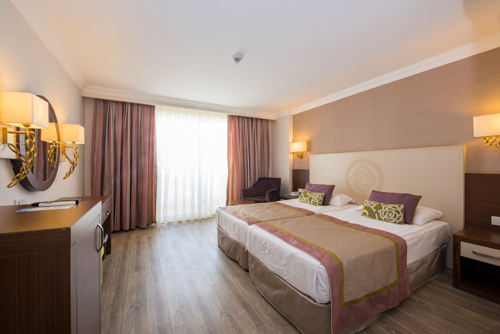 Standard Double or Twin Room (Adults Only) photo 1