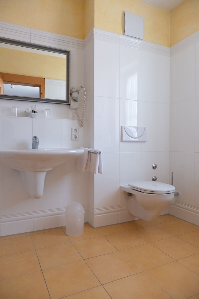 Deluxe Double Room Single Use, Balcony, Garden View photo 3