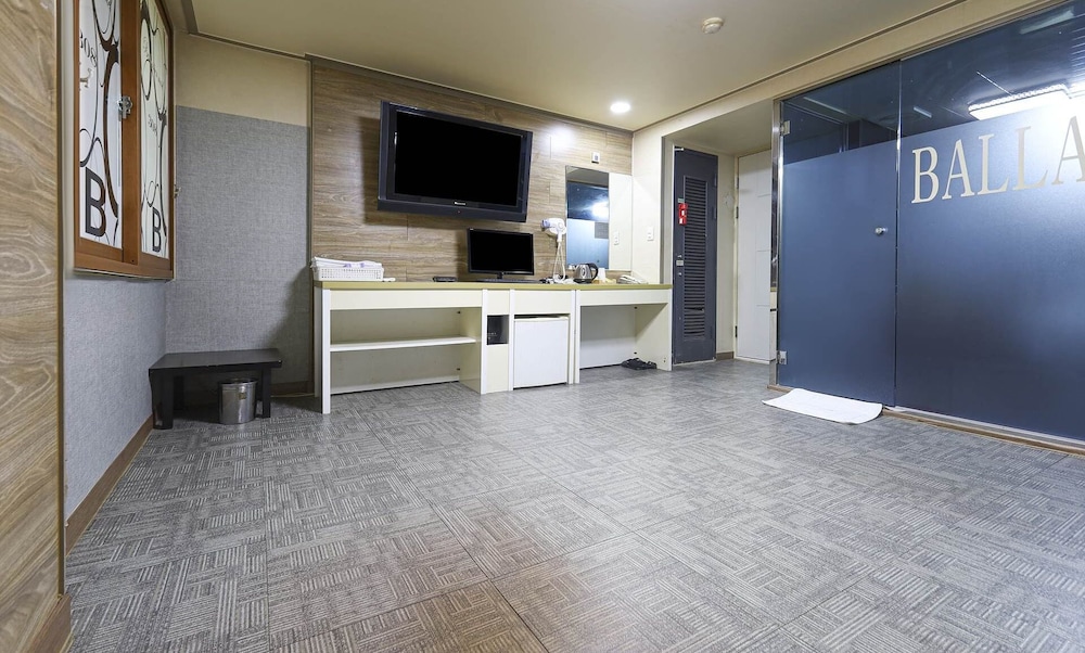 Superior Room, Non Smoking, City View photo 2