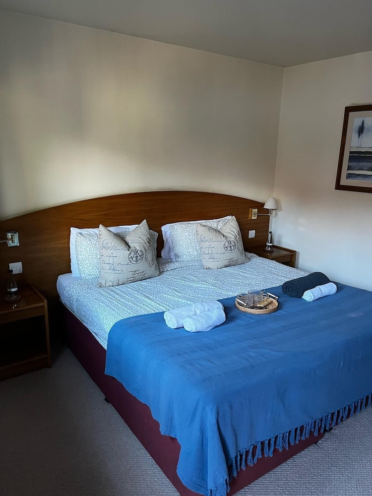 Superior Double or Twin Room, Ensuite, Courtyard View
