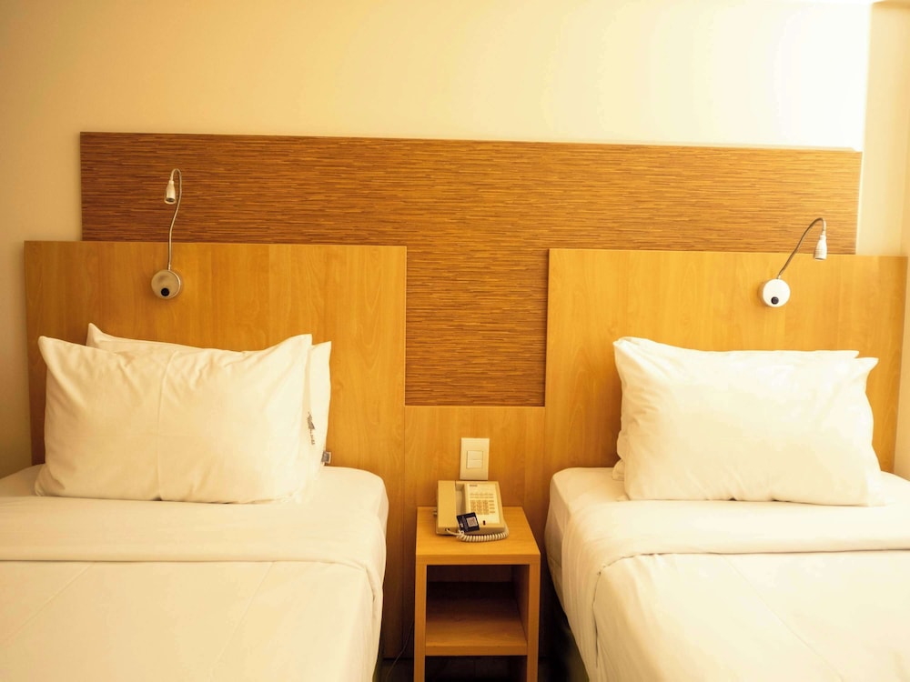 Standard Room, 2 Twin Beds - Photo 7