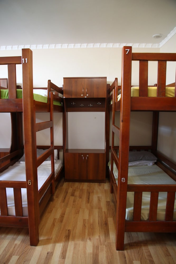 Bed In 11-Bed Mixed Dormitory Room photo 2