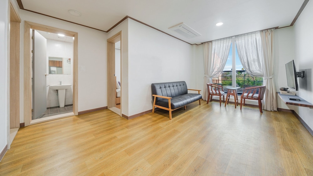 Basic Room, 2 Bedrooms (bongwan 202ho)