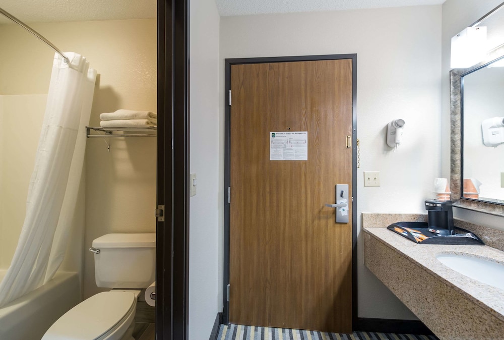 Standard Room, 1 King Bed, Non Smoking - Photo 4
