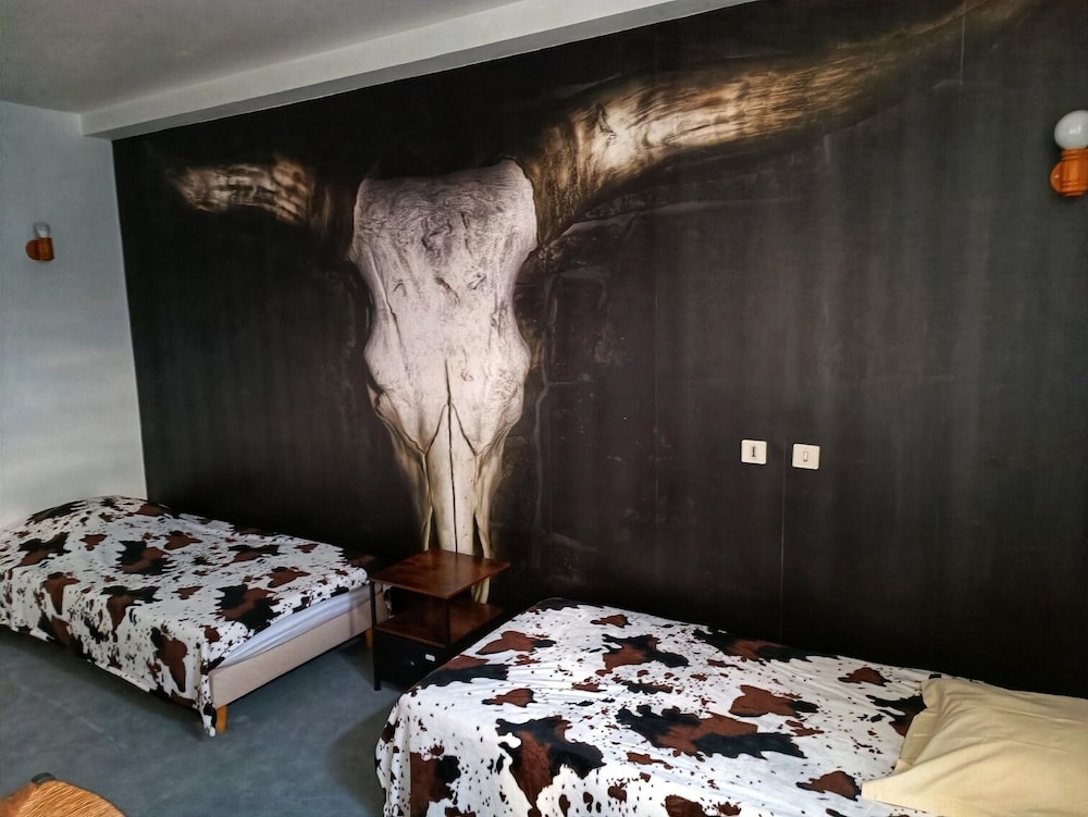 Superior Twin Room, Ensuite, Mountain View (Yellowstone)