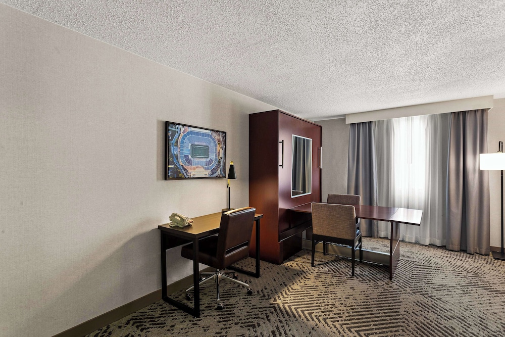 Suite, 1 Queen Bed with Sofa bed, Non Smoking - Photo 3