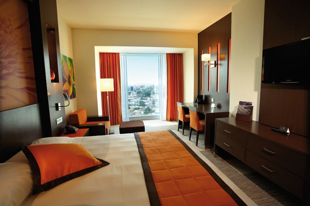 Deluxe Room, 1 King Bed - Photo 2