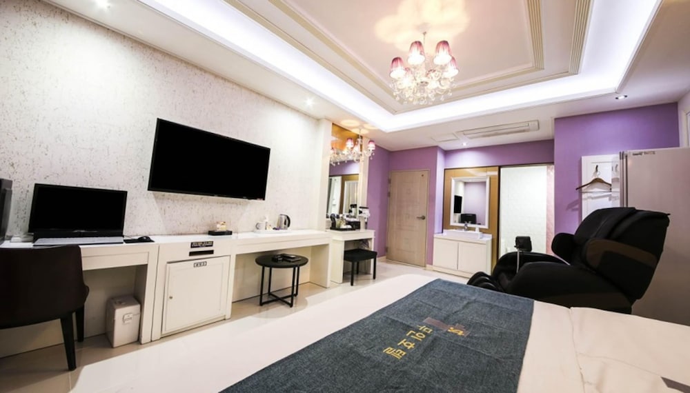 Deluxe Room (Breakfast available on Weekday only) photo 3