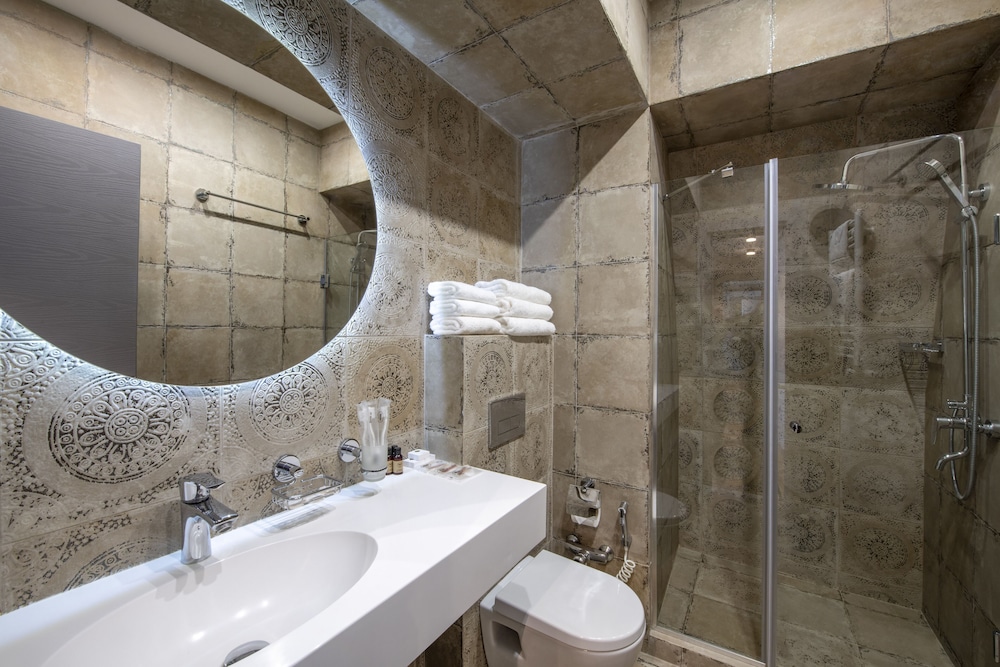 Economy Triple Room - Photo 4