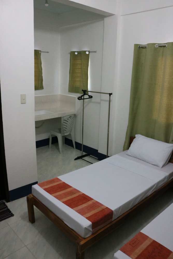 Standard Twin Room - Photo 4