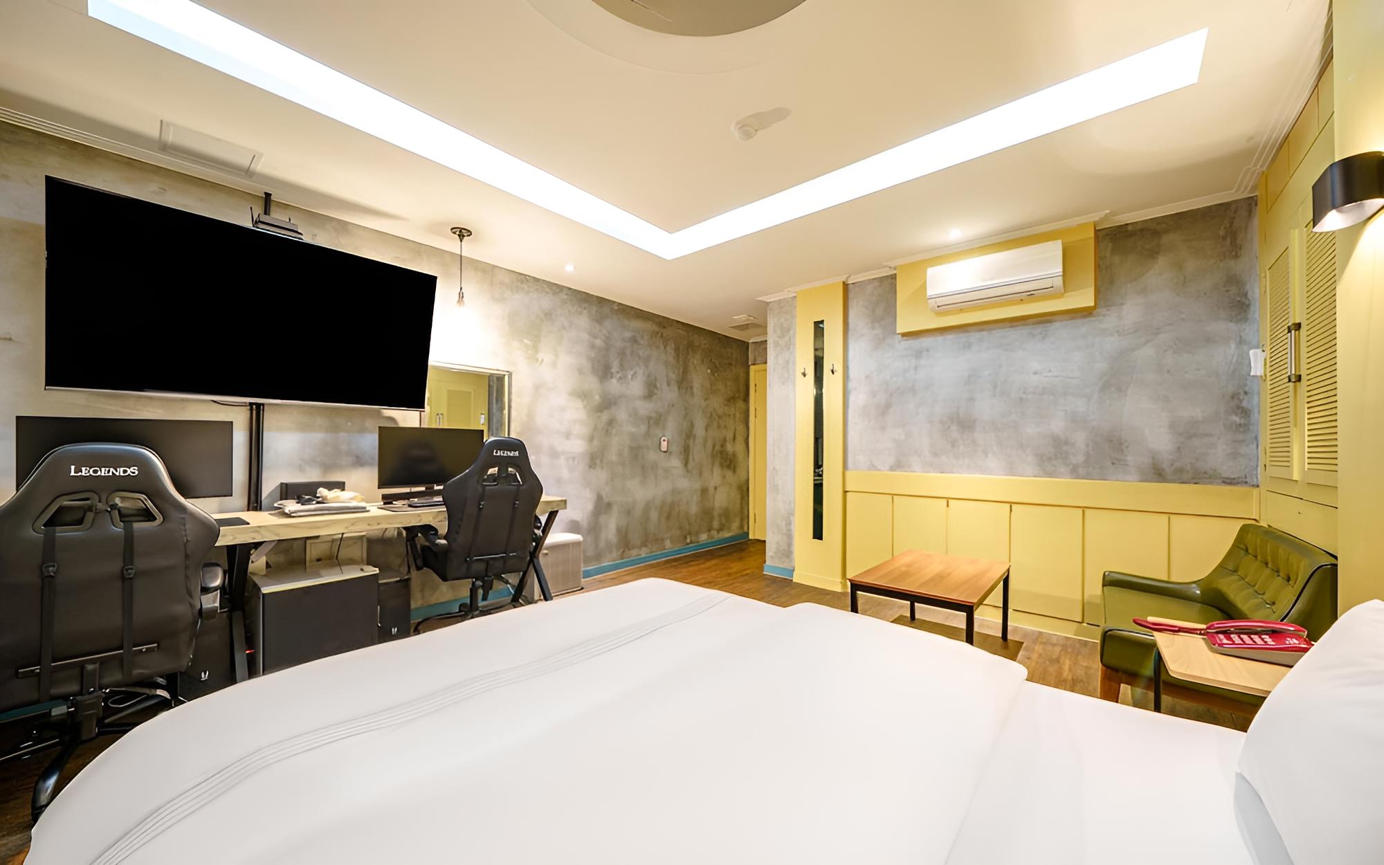 Room (Deluxe - PUBG 2pc (free viewing of Ne) photo 1