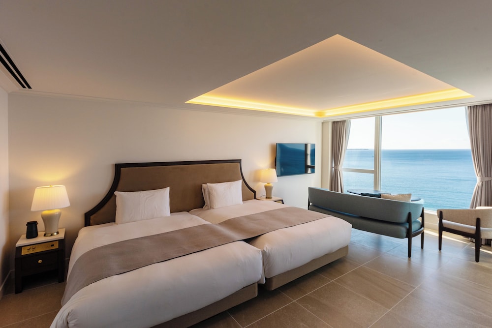 Superior Suite, Non Smoking (Breakfast + French Dinner [Dinner time: 7:30~8:00PM])