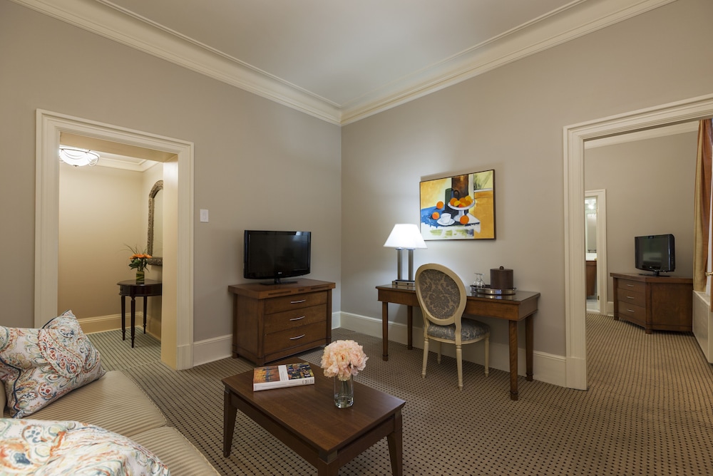 Deluxe Suite photo 1