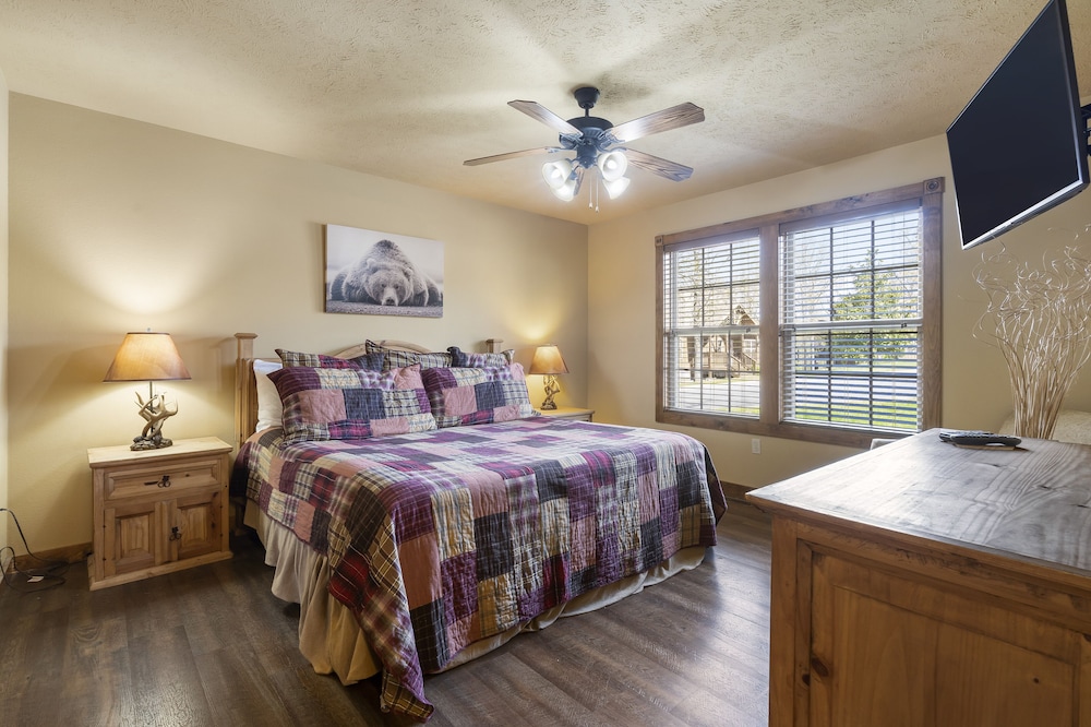 Cabin, Multiple Beds, Patio, Golf View (Fox Hollow Family Lodge)