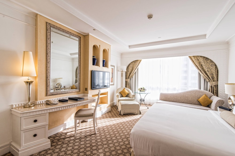 Club Partial Sea View Room - Lounge Access with Afternoon Tea, Evening Drinks and Private Beach Acce