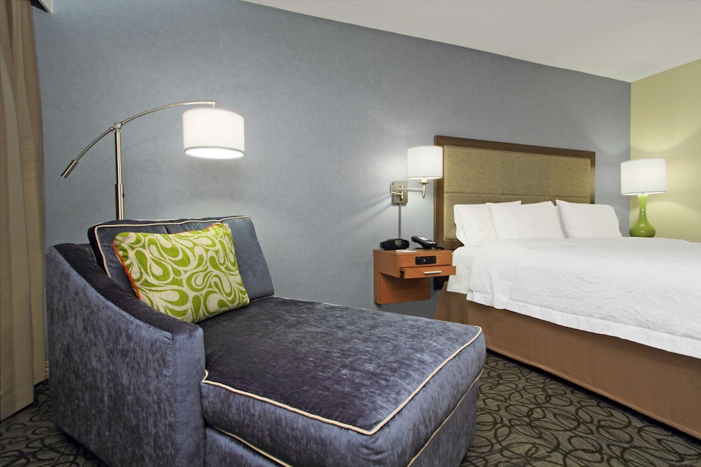 Room, 1 King Bed, Non Smoking - Photo 4