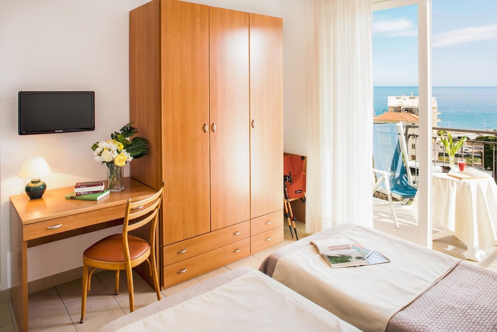 Standard Twin Room, Partial Sea View photo 3