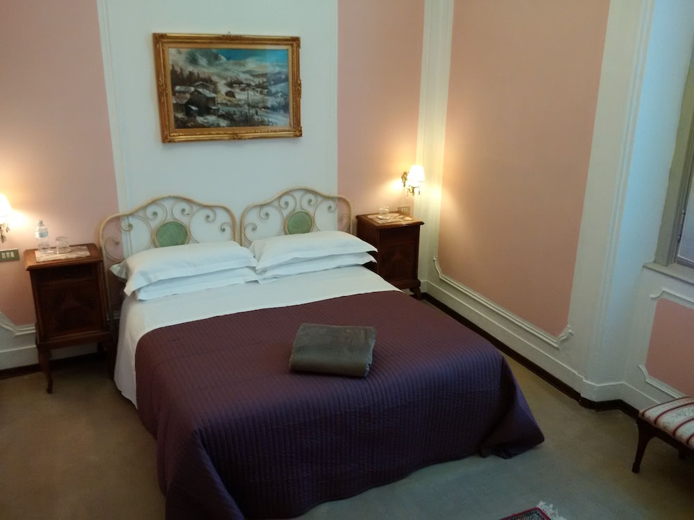 Deluxe Suite, 1 Bedroom, Ensuite photo 3