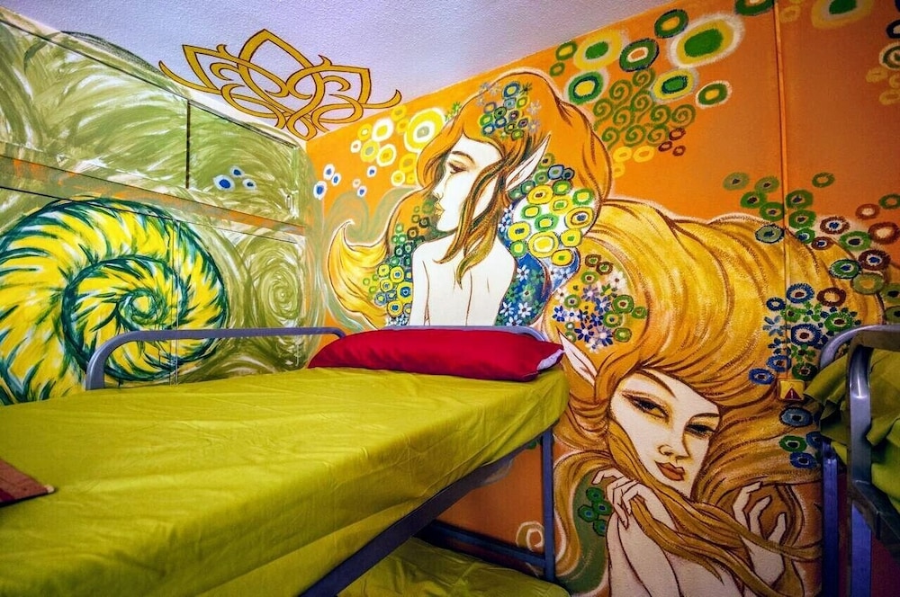 1 Bed In Shared Dormitory For 5 People photo 3