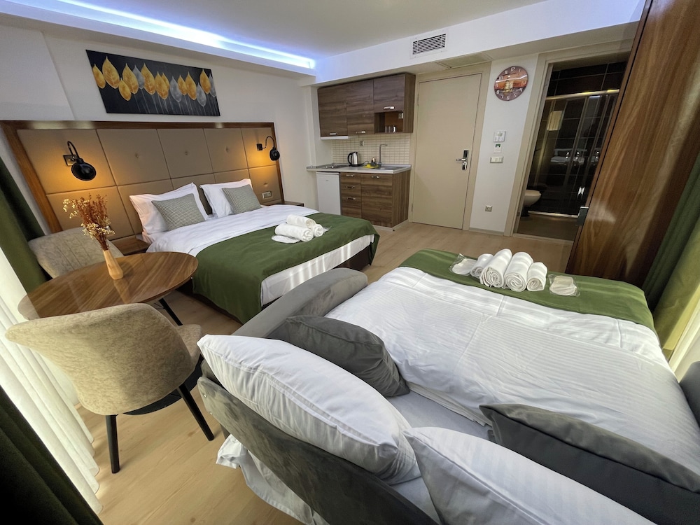 Superior Quadruple Room photo 2