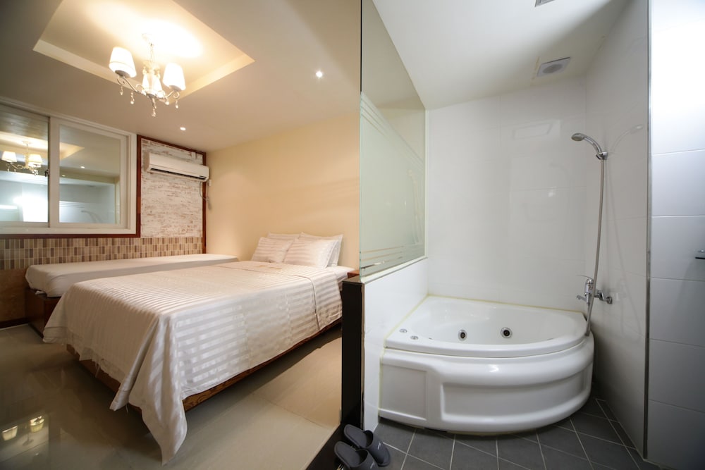 Party Suite photo 3