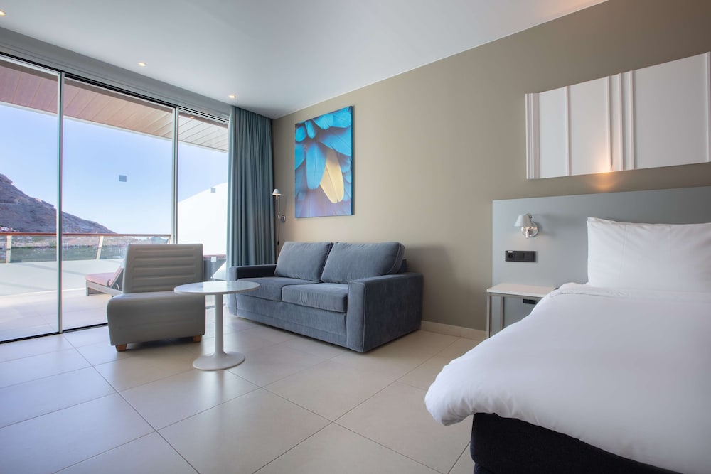 Superior Room, Balcony, Pool View