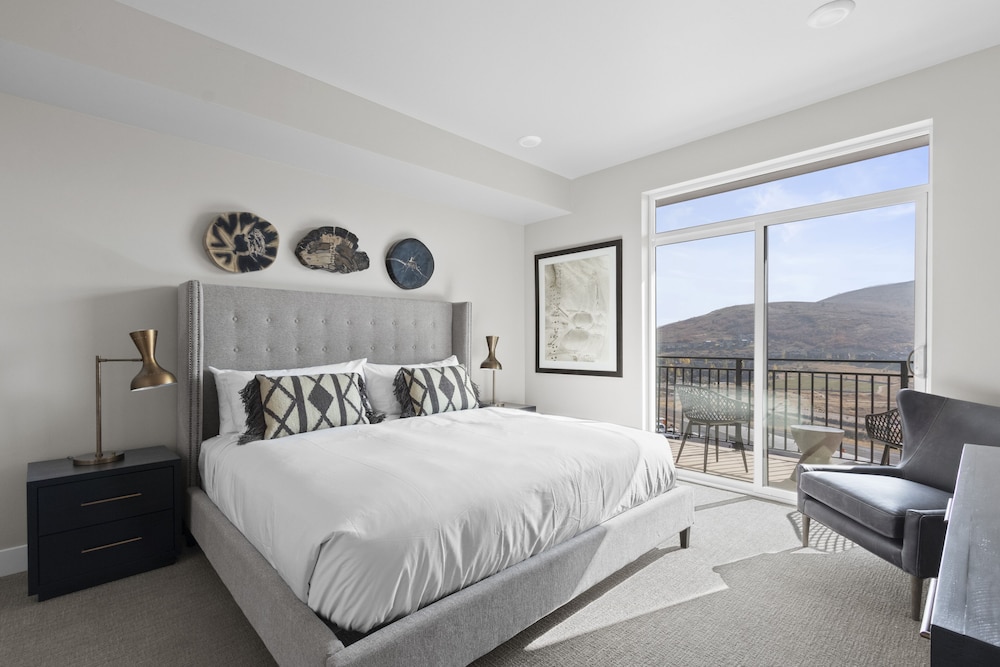 Luxury Condo, 2 Bedrooms, Mountain View