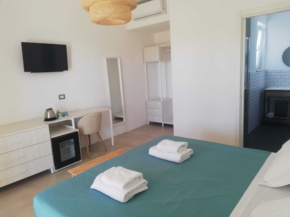 Standard Double Room, 1 King Bed, Non Smoking, Garden View photo 1