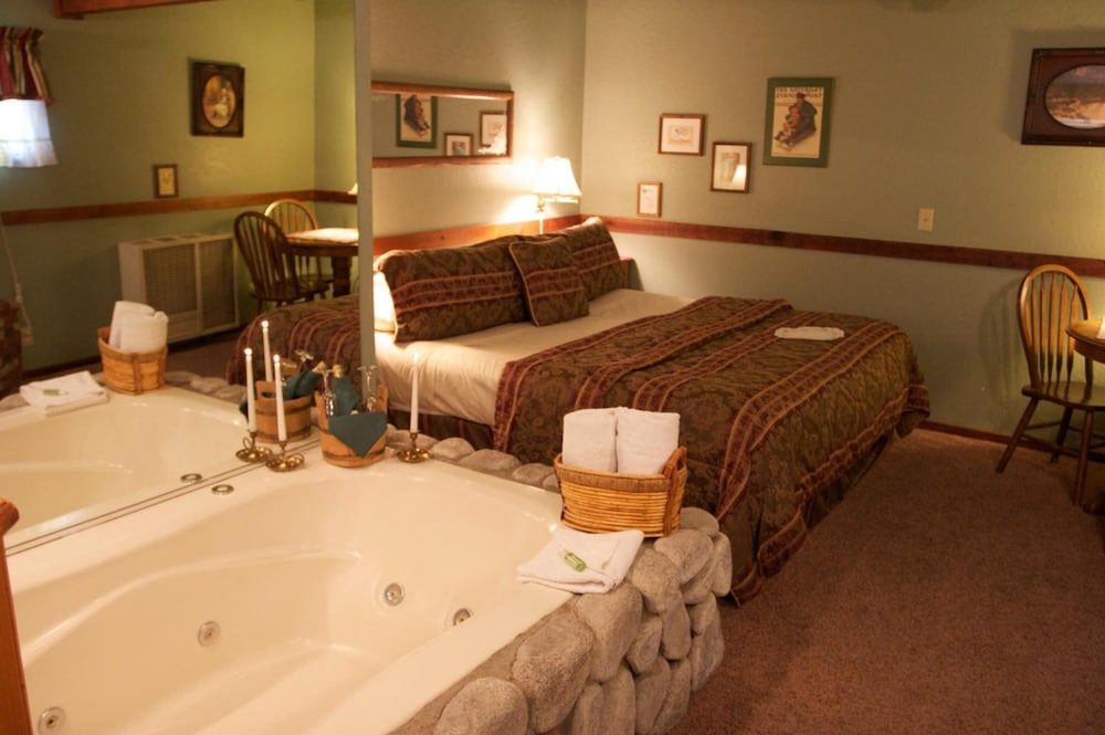 Standard Room, 1 King Bed, Jetted Tub