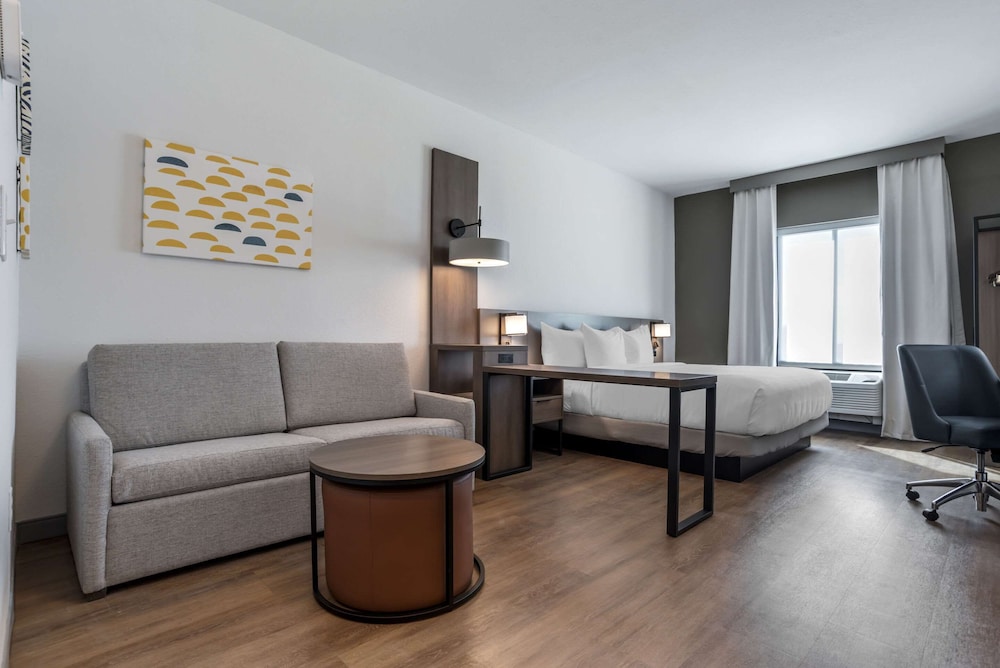 Suite, 1 King Bed with Sofa bed, Accessible, Non Smoking (Accessible Tub) - Photo 5