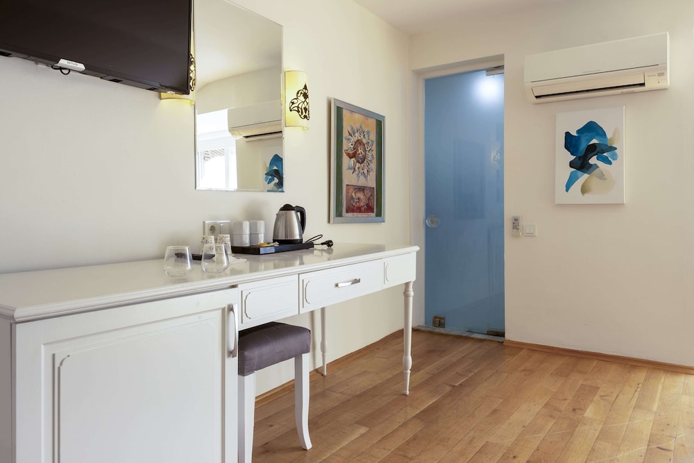 Romantic Room, 1 Bedroom, Terrace, Sea View photo 2