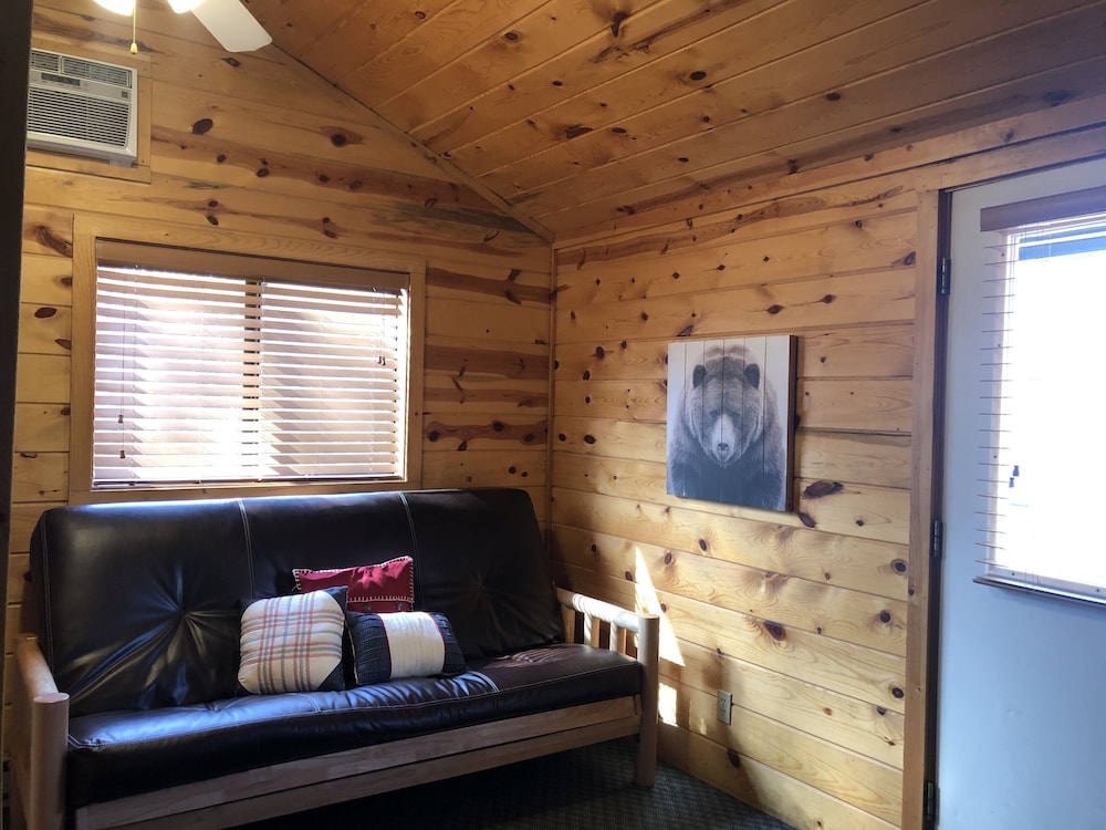 Traditional Cabin, 1 Bedroom, Kitchenette photo 2