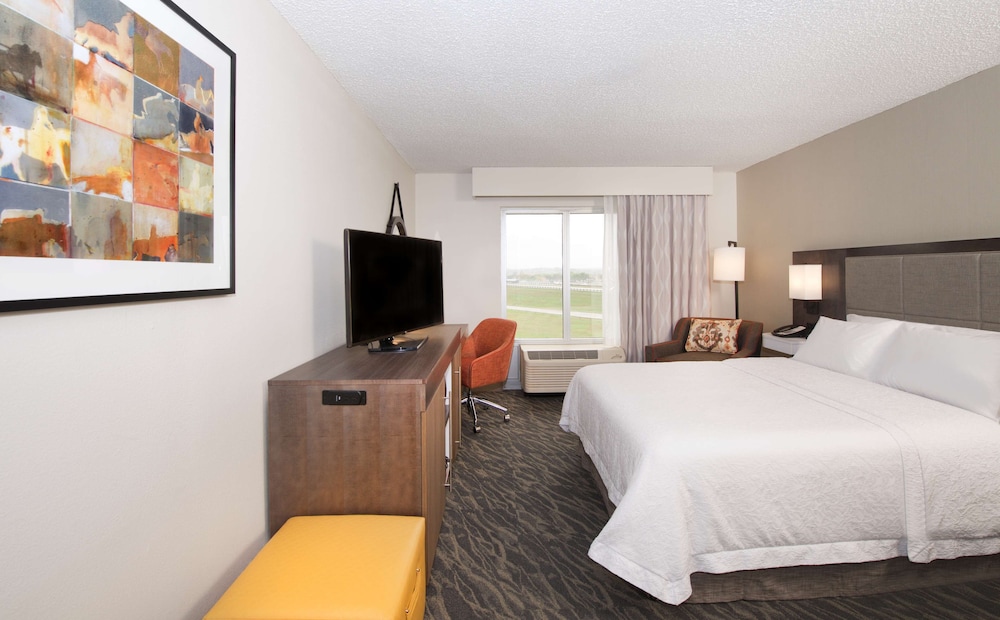 1 King Hearing Accessible - Photo 2