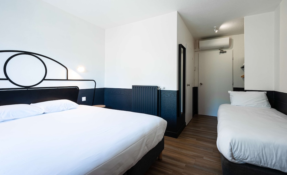 Standard Room, Multiple Beds - Photo 1