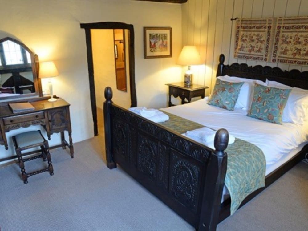 Superior Double Room, Ensuite (Coombes and King Charles)