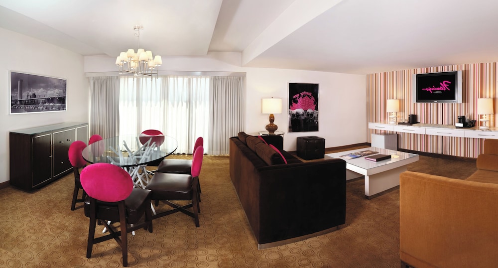 Go Premium Suite, 1 King, Non-smoking