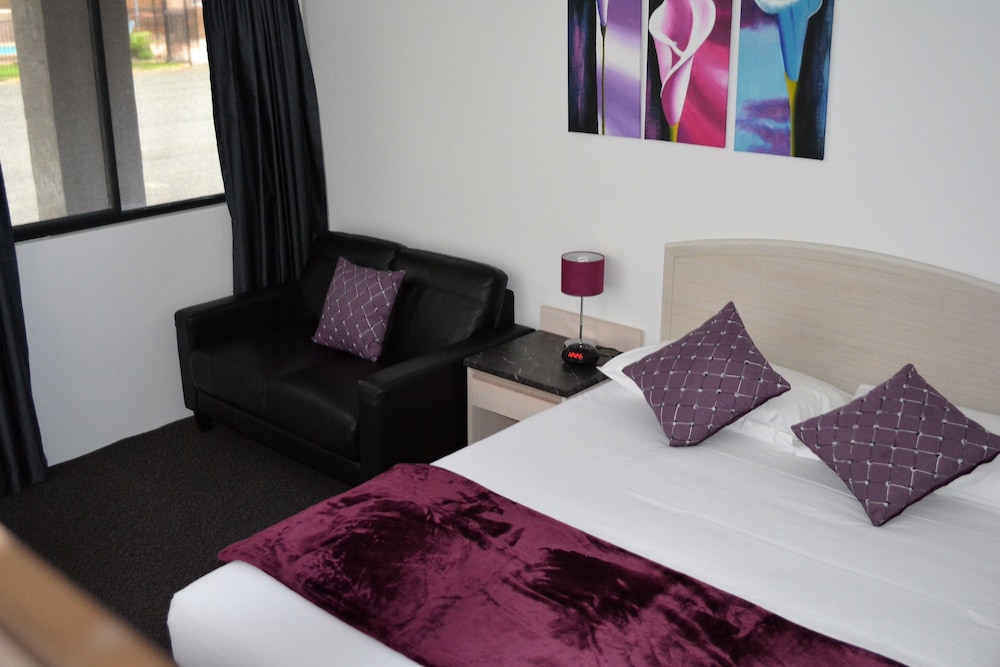 Corporate Queen Room - Photo 4