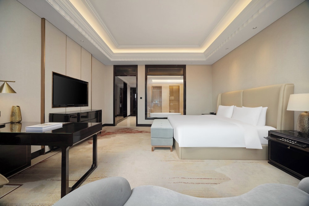 Crowne Plaza King Room photo 2