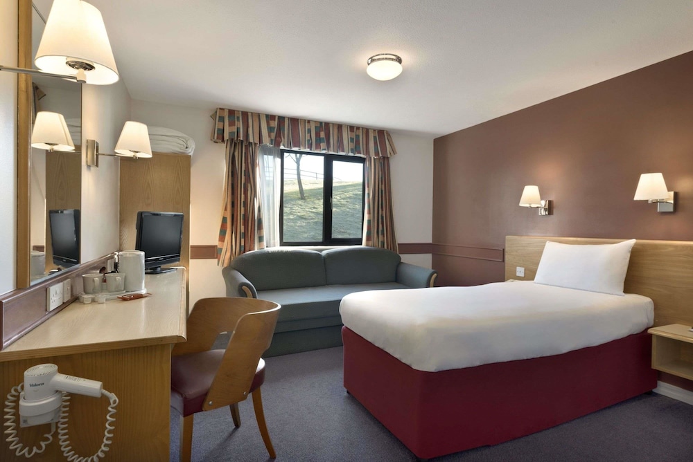 Room, 2 Twin Beds, Accessible, Non Smoking (Mobility) - Photo 4
