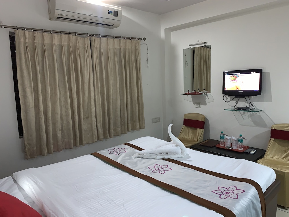 Deluxe Ac Room - Photo 10