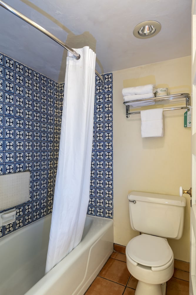 Comfort Room, 2 Queen Beds, Non Smoking - Photo 3