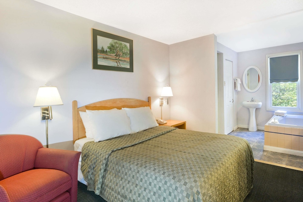 Honeymoon Room photo 2