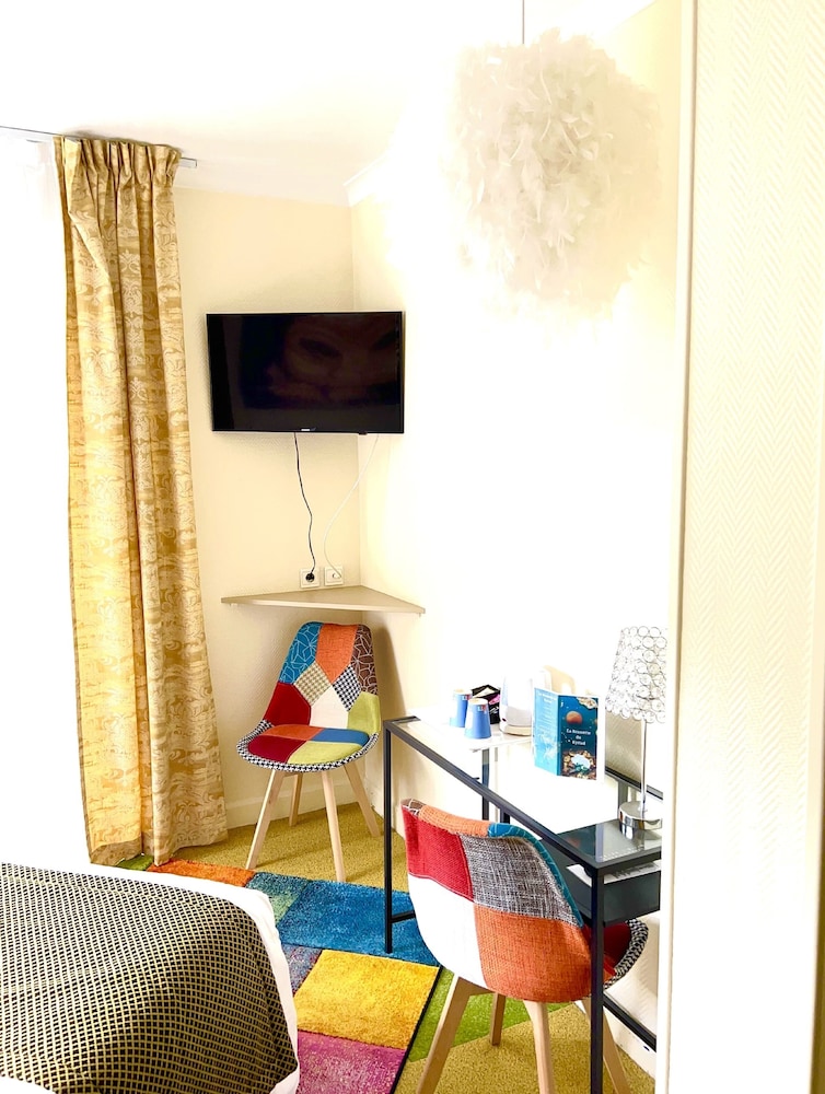Standard Room, Multiple Beds - Photo 4