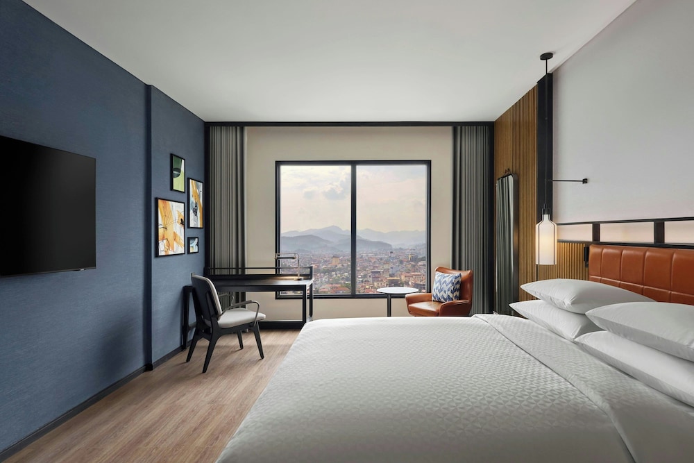 Deluxe Room, 1 King Bed