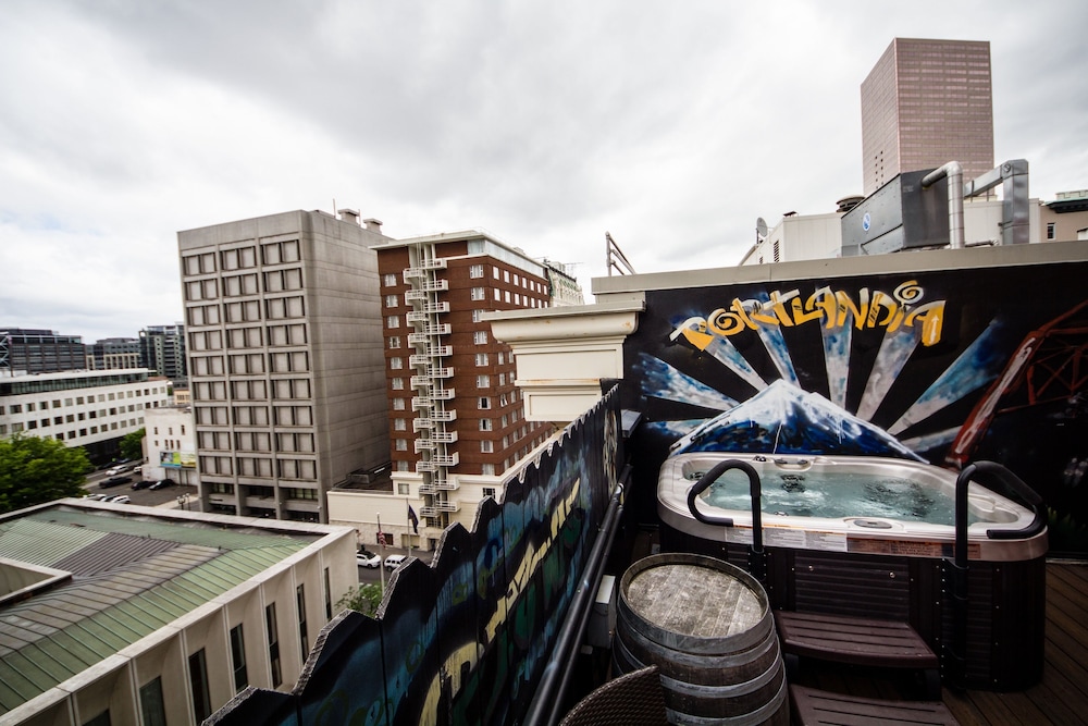 Premium Room, 1 Queen Bed (Hot Tub, Private Balcony) thumbnail 5